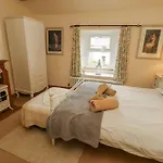 White House * Penrith